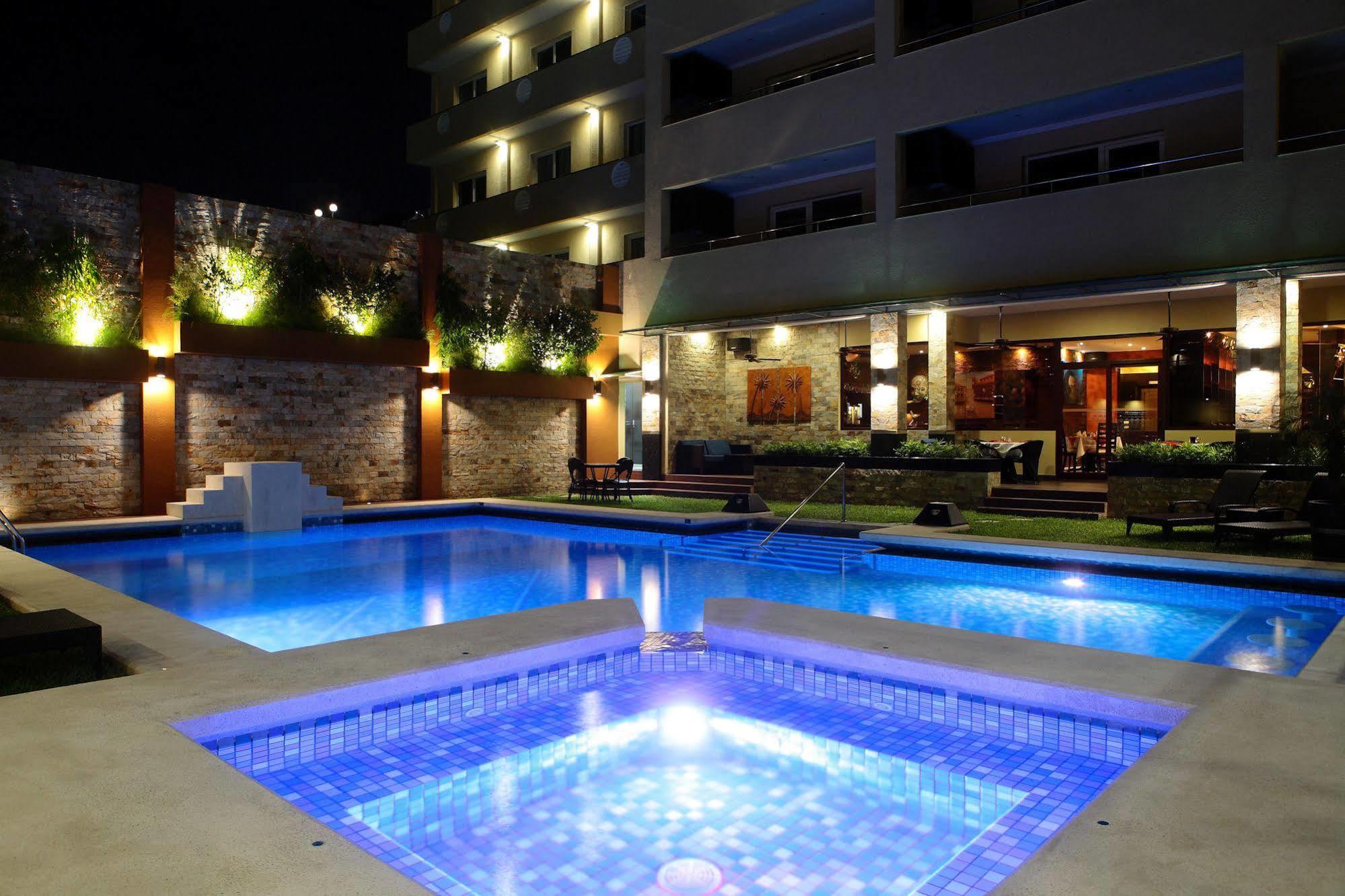 Queens Hotel Angeles City Eksteriør bilde